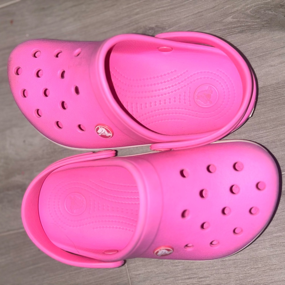 CROCS Pink Kids Size J1 - Picture 2 of 3